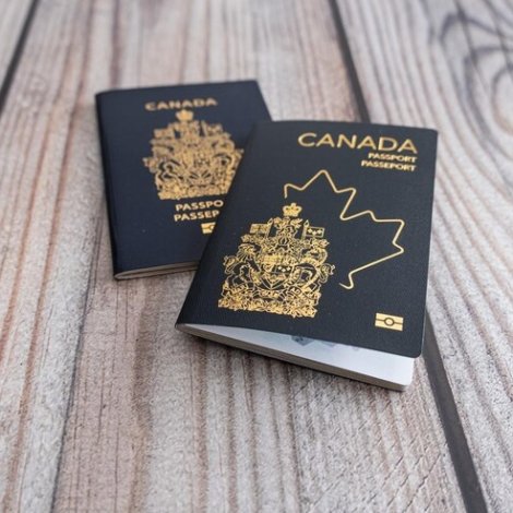 old-new-canadian-passports-travel_539365-2754